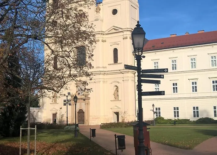 Pongracz Зирц